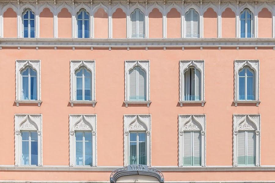 Pink building, Como, Italy (60x40) | Design for the PPL